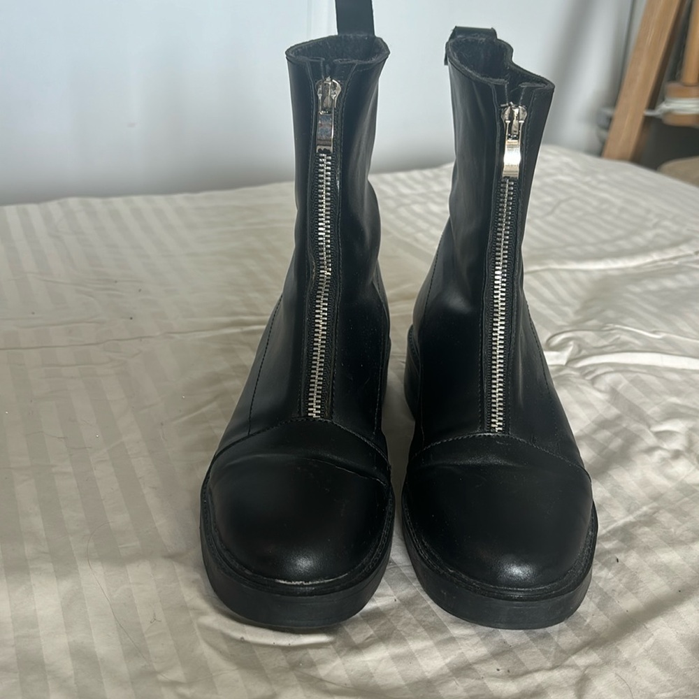 Black leather boots with sliver zipper